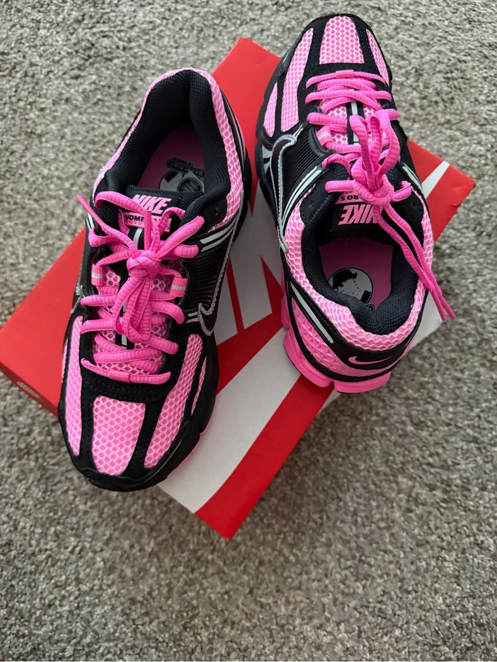 Nike Zoom Vomero 5 Pink Spell Black Sneakers Women's Size 5 NEW